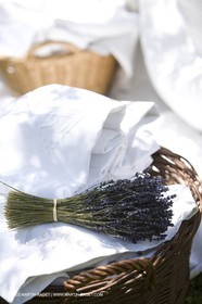 Vallon raget, nice household linen
