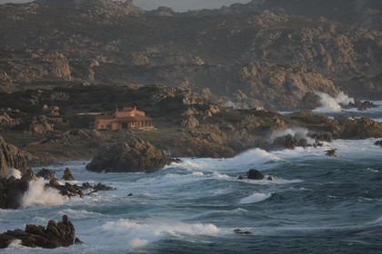 23 04 2008 - Santa teresa di Gallura (ITA, Sardaigne) - Coup de Mistral sur la côte du cap Testa