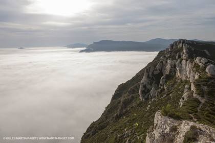 18 07 2012 - Cassis (FRA ) - Les Calanques -  Phénomène d'entrées maritimes - La Nèble (brume, en provençal)