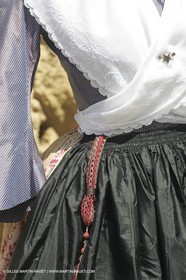 Mai 2004 - La Tour d'Aigues (FRA, 84) Costumes anciens pour l'exposition Femmes du Midi