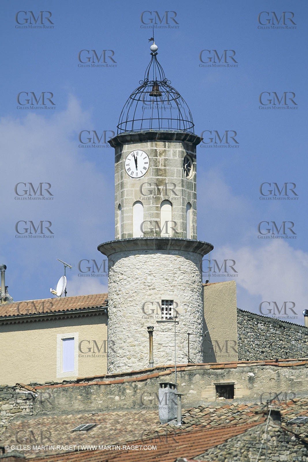 France, Provence, Haute Provence, Val de Durance, Durance river valley, Sigonce