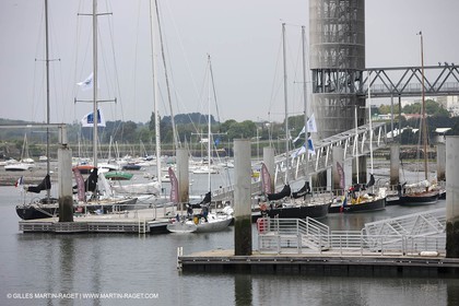 19 05 2010- Lorient- (FRA,56)  - les cinq Pen Duick et l'Hydroptère devant la Cité de la Voile Eric Tabarly