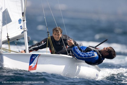27 04 2007 - Semaine Olympique Française 2007 - Hyères - Jour 6 - Medal Race - Team France - 470 Homme - Leboucher-Garos