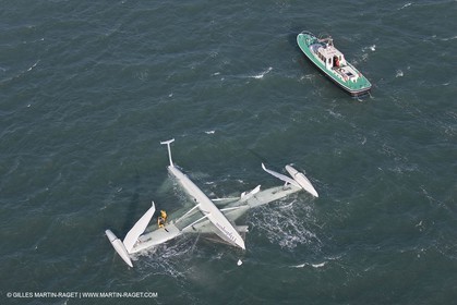 21 12 2008 - Port Saint Louis du Rhône (FRA, 13) - L'Hydroptère peu après son chavirage survenu lors d'une tentative contre le record de vitesse absolu à la voile