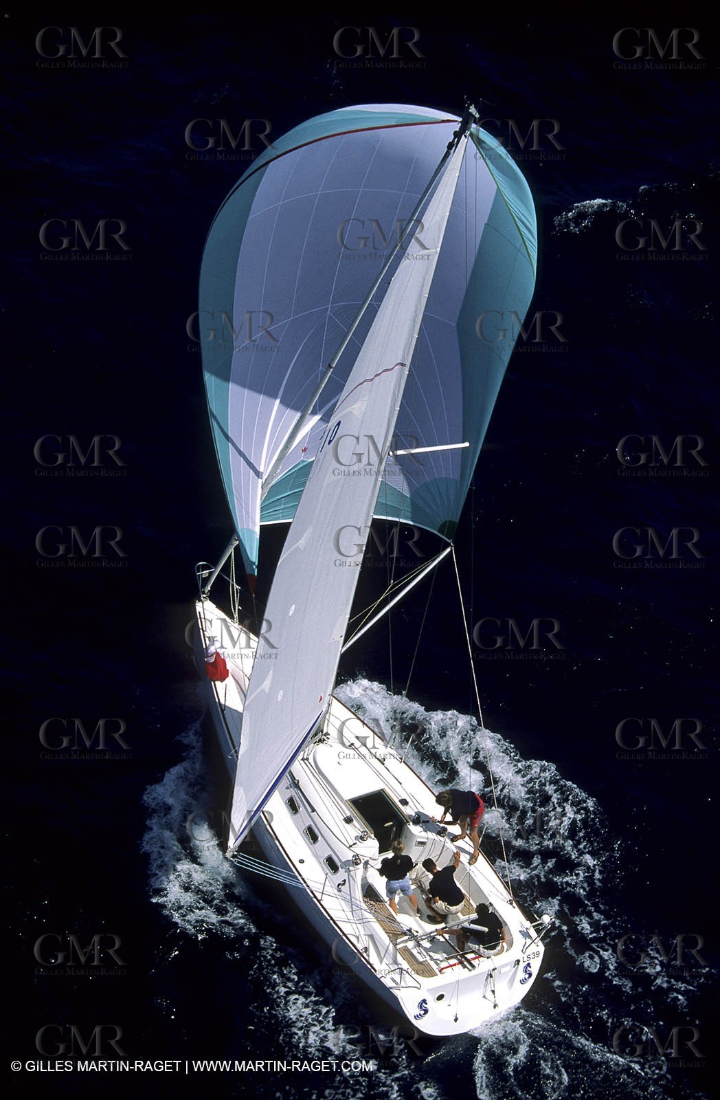 Crusing monohull sailing