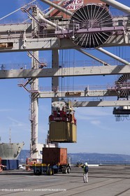 01 03 2011 - San Frnacisco (USA,CA) - Harbour operations - ship details - ship unloading - containers