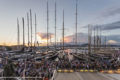 02 10 2014, Saint-Tropez (FRA,83), Voiles de Saint-Tropez 2014, Day 4, défilé des équipages   crew parade