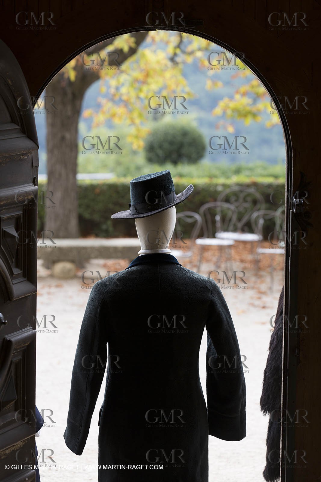 31 10 2013 - Ansouis (FRA,84) - Ansouis castle - Costumes of the exhibit Men costumes