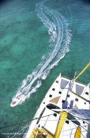 Multicoque au mouillage