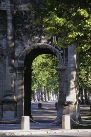 Landscapes and villages of Luberon national Park (FRA,04)