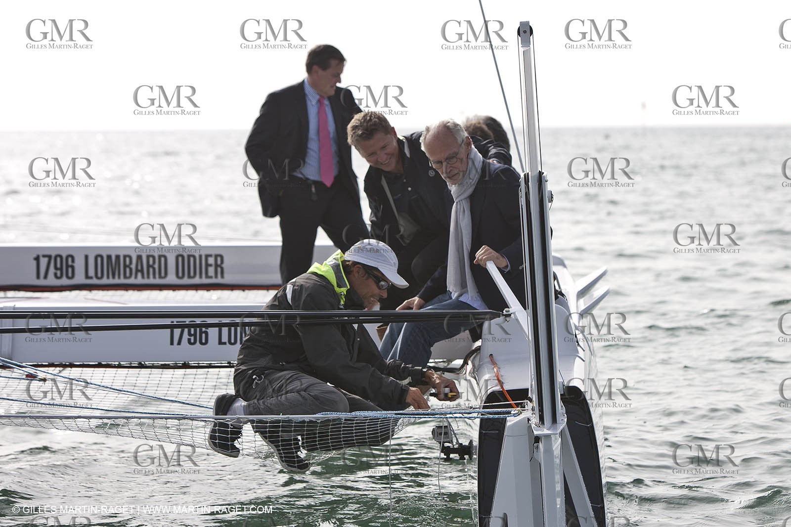 08 10 10 - St Sulpice (SUI) - Hydroptere.ch touches water