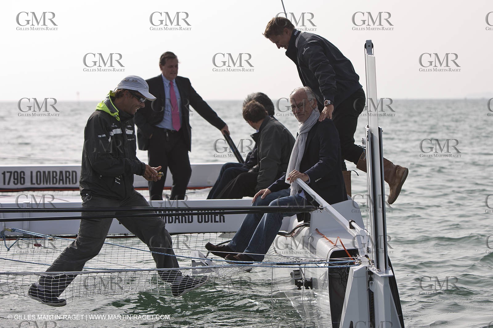 08 10 10 - St Sulpice (SUI) - Hydroptere.ch touches water