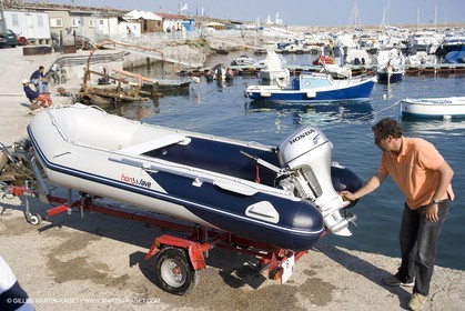 Bateaux à moteur, entretien technique