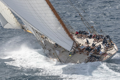 28 09 2022? Saint-Tropez,(FRA,83), Les Voiles de Saint-Tropez 2022 Régate N° 2 poup les modernes, navigation libre pour les grandes goélettes