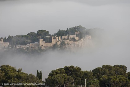 18 07 2012 - Cassis (FRA ) - Les Calanques -  Phénomène d'entrées maritimes - La Nèble (brume, en provençal)