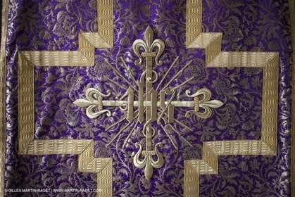 04 02 2013 - Marseille(FRA,13), Notre Dame de la Garde, Vêtements liturgiques