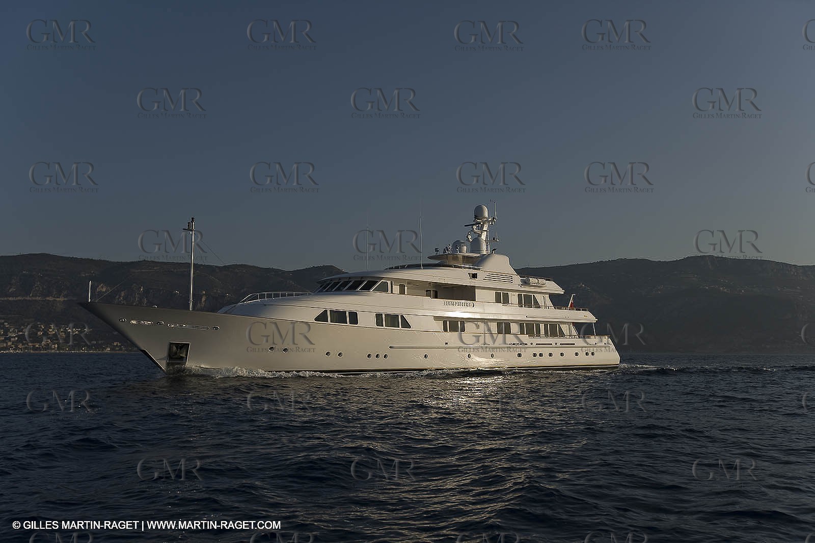 28 07 2007 - St Jean Cap Ferrat - SuperYachts - Motor Yachts - Hampshire
