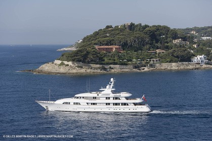 28 07 2007 - St Jean Cap Ferrat - SuperYachts - Motor Yachts - Hampshire