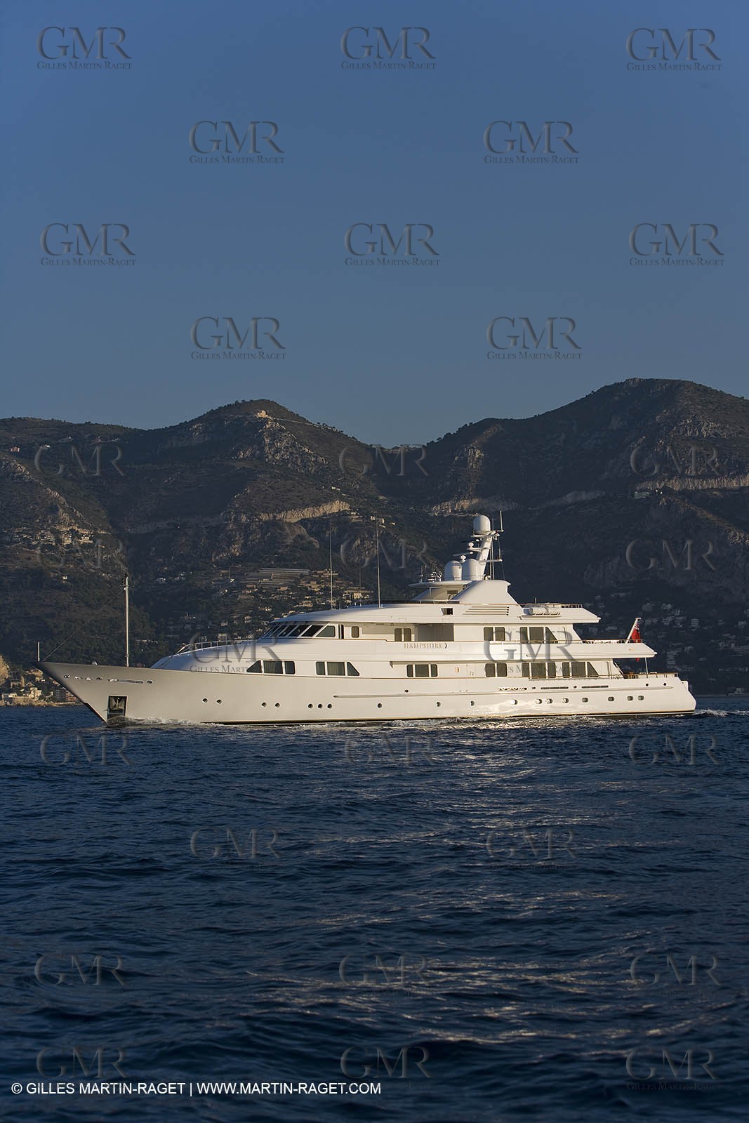 28 07 2007 - St Jean Cap Ferrat - SuperYachts - Motor Yachts - Hampshire