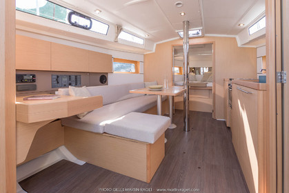 04 07 3017; Les EMbiez (FRA; 83) - Chantier Beneteau; Oceanis 38.1