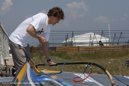 20 04 2010 - Hyères (FRA,83) - SOF 2010 - ZHIK Team - RSXmen - Julien Bontemps