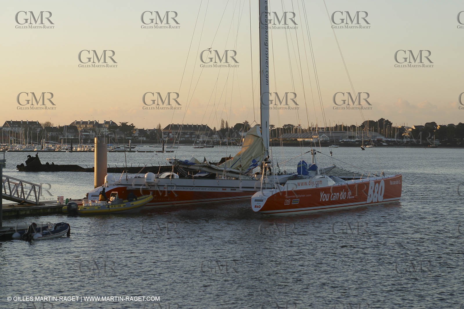 Kingfisher II - Jules Verne Trophy 2002 start - Brest