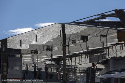 04 02 2013 - Marseille (FRA,13) - Renovation du Quai de la Fraternité (Vieux Port), pose de l'ombrière