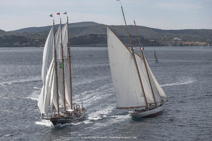 28 09 2022? Saint-Tropez,(FRA,83), Les Voiles de Saint-Tropez 2022 Régate N° 2 poup les modernes, navigation libre pour les grandes goélettes
