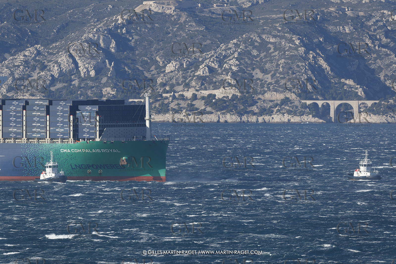 14 12 2023, Marseille (FRA), arrivée du Palais Royal, porte container armé par la CMA CGM, navire de 400 mètres de long, 67 mètres de large, qui transporte 23 000 conteneurs avec propulsion au GNL