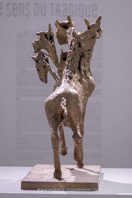 30 10 2023, Montpellier (FRA), oeuvre de Germaine Richier, Exposition Centre Pompidou - Musée Fabre 2023, Le Cheval à six têtes, grand 1954-1956, Bronze naturel nettoyé, Epreuve d'exposition, Fondeur : L. Thinot, Paris, 103 x 100 x 44 cm, Centre Pompidou, Musée national d'art moderne, Paris, don, 2021
