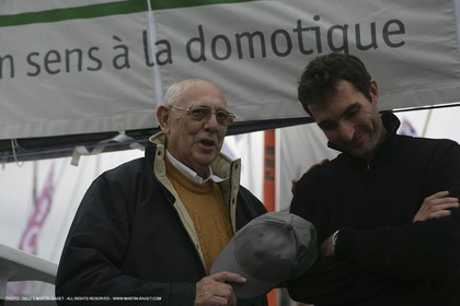 28 10 2006 - Saint Malo (FRA) - Route du Rhum 2006 - Jeremie Beyou with M. Joel Renault, CEO of Delta Dore