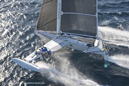 Samedi 5 septembre 2009 - Hyères (FRA, 83) - L'Hydroptère bat le record du monde de vitesse avec un run à 51,36 knts (sous réserve de ratification par le WSSRC)