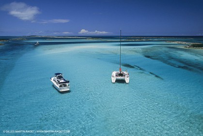 Voile, croisière,multicoque au mouillage