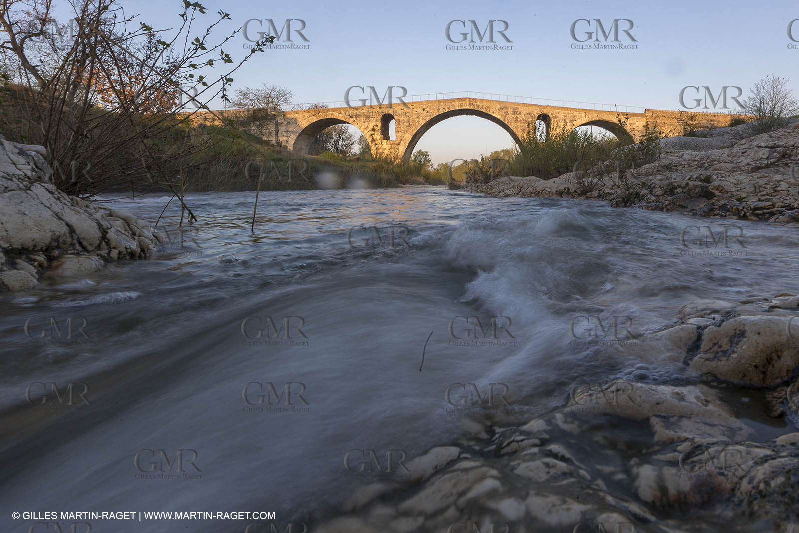 21 04 2018, Bonnieux (FRA,84), Pont Julien et environs