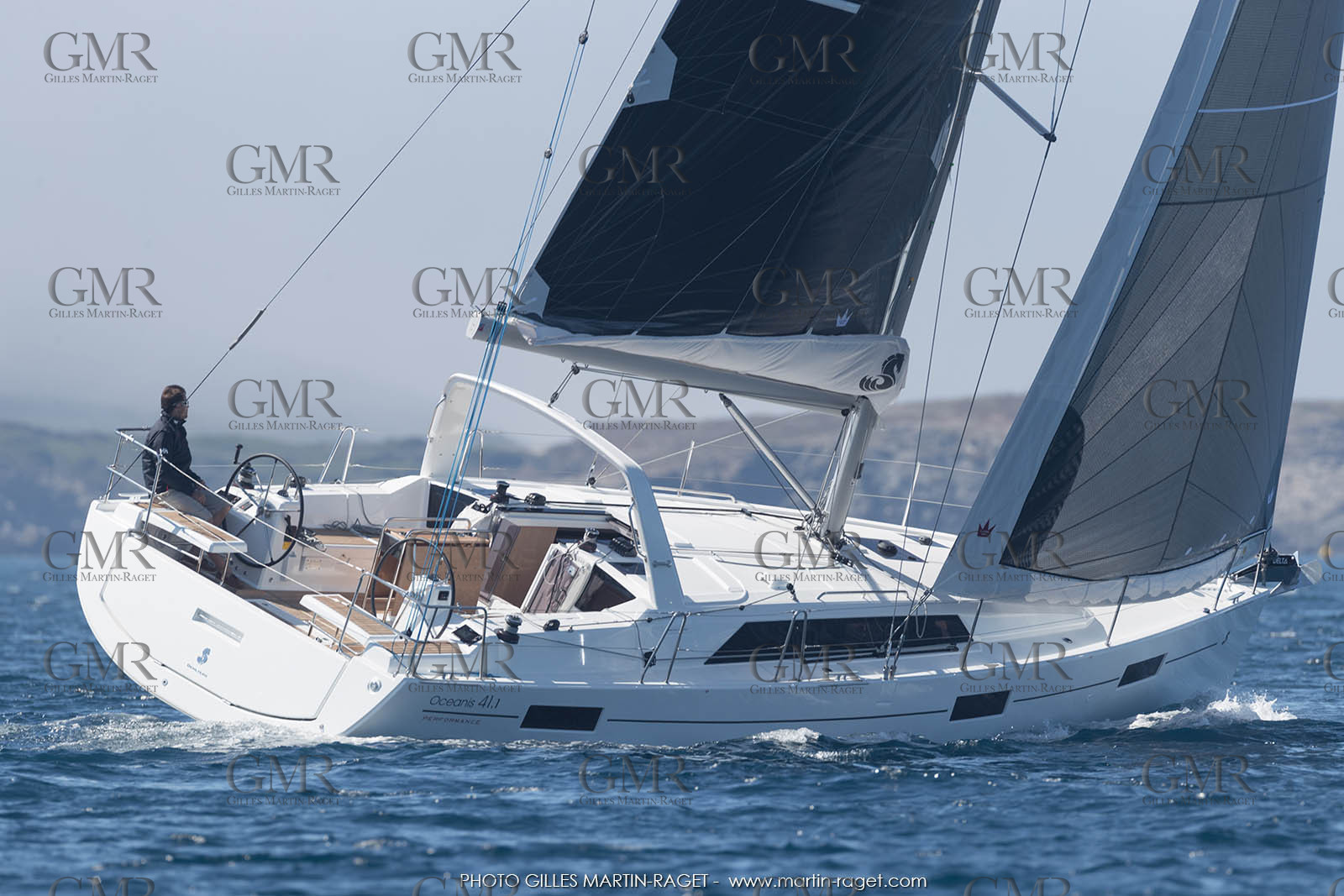 04 07 3017; Les EMbiez (FRA; 83) - Chantier Beneteau; Oceanis 41.1