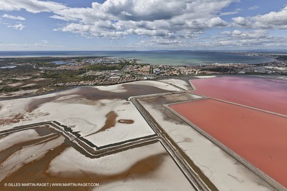 25 09 2010 - photos aériennes du littoral provençal entre l'étang de Berre et la Grande Motte via la Camargue - Port Camargue, le Grau du Roi, Baie d'Aigues Mortes