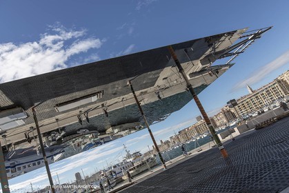 04 02 2013 - Marseille (FRA,13) - Renovation du Quai de la Fraternité (Vieux Port), pose de l'ombrière