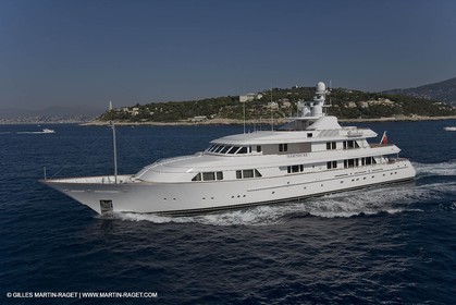 28 07 2007 - St Jean Cap Ferrat - SuperYachts - Motor Yachts - Hampshire