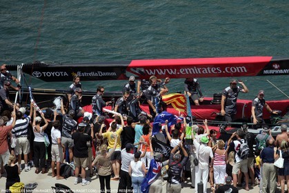 2' 06 2007-Valencia (Spain)- 32nd America's Cup - Final Match - Day 2