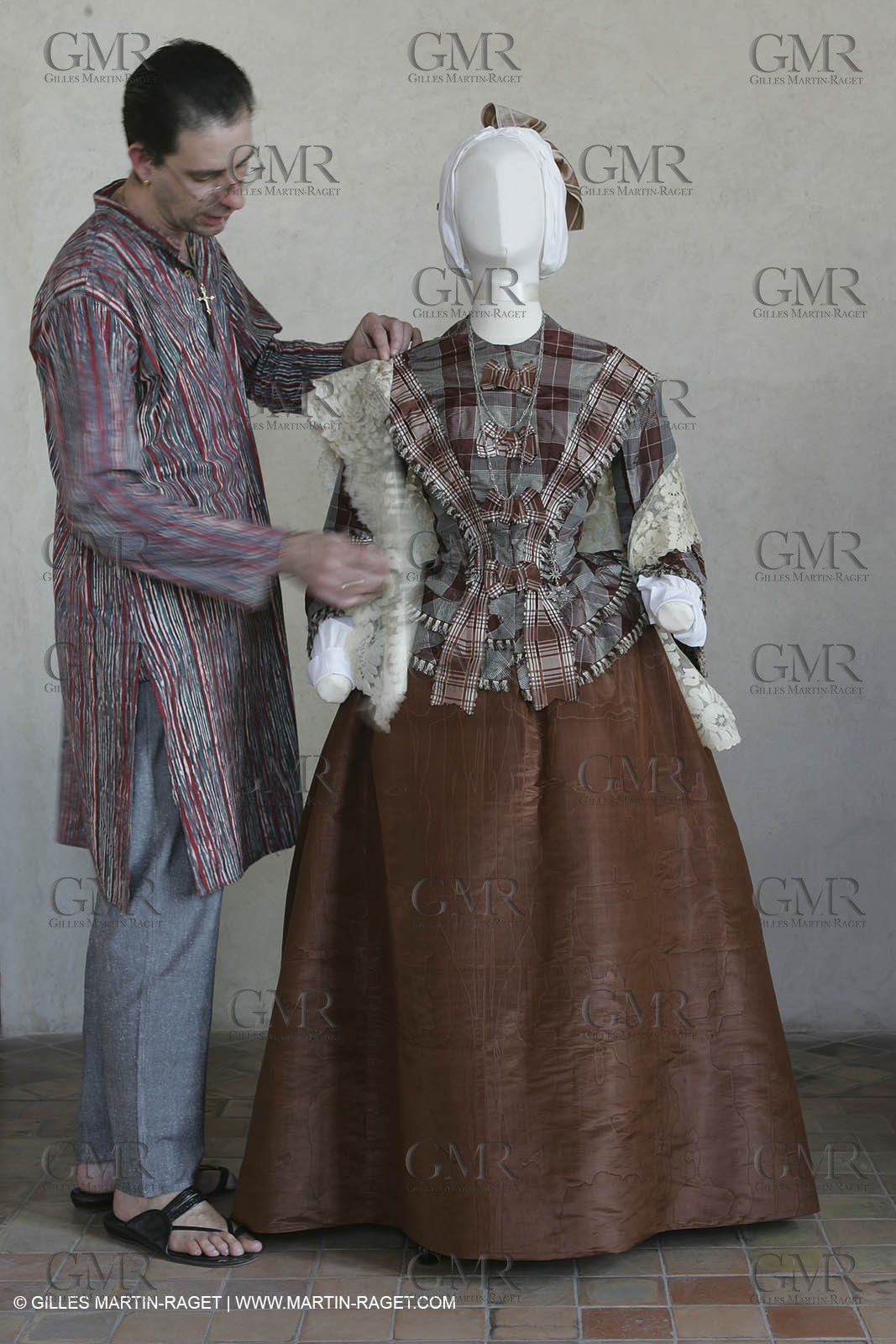 May 2004 - La Tour d'Aigues (FRA, 84) - Old costumes for women of the South exhibition