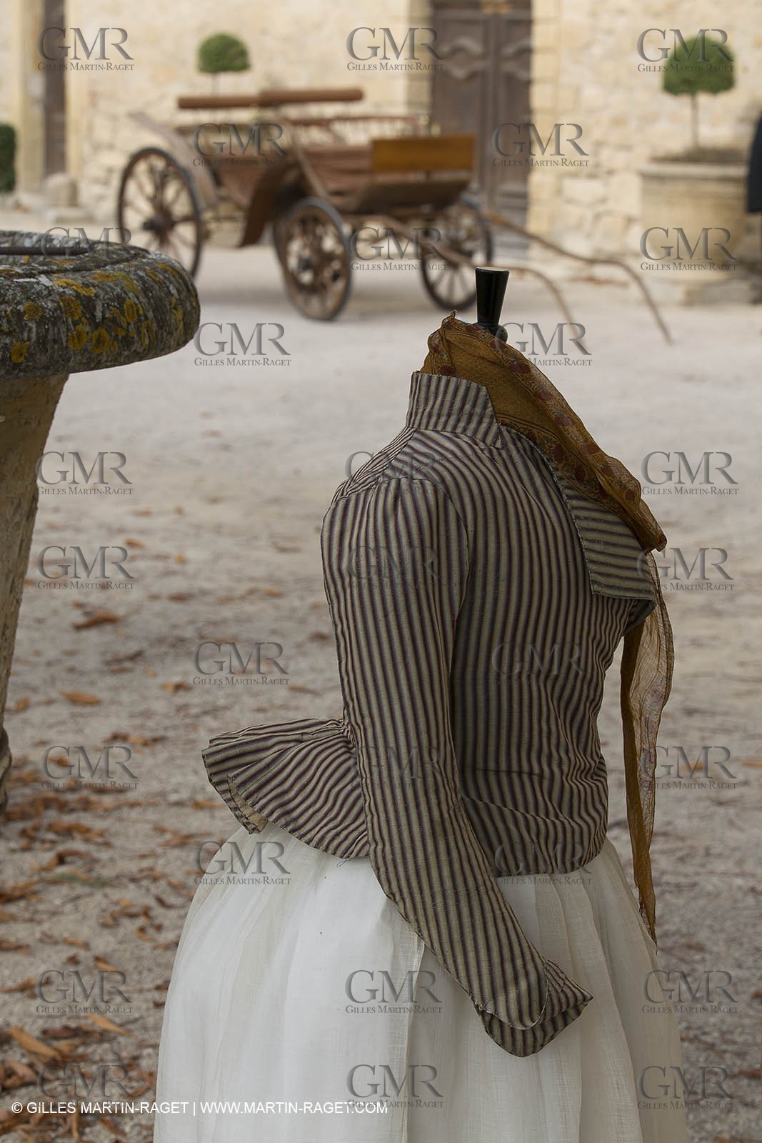 31 10 2013 - Ansouis (FRA,84) - Ansouis castle - Costumes of the exhibit Men costumes