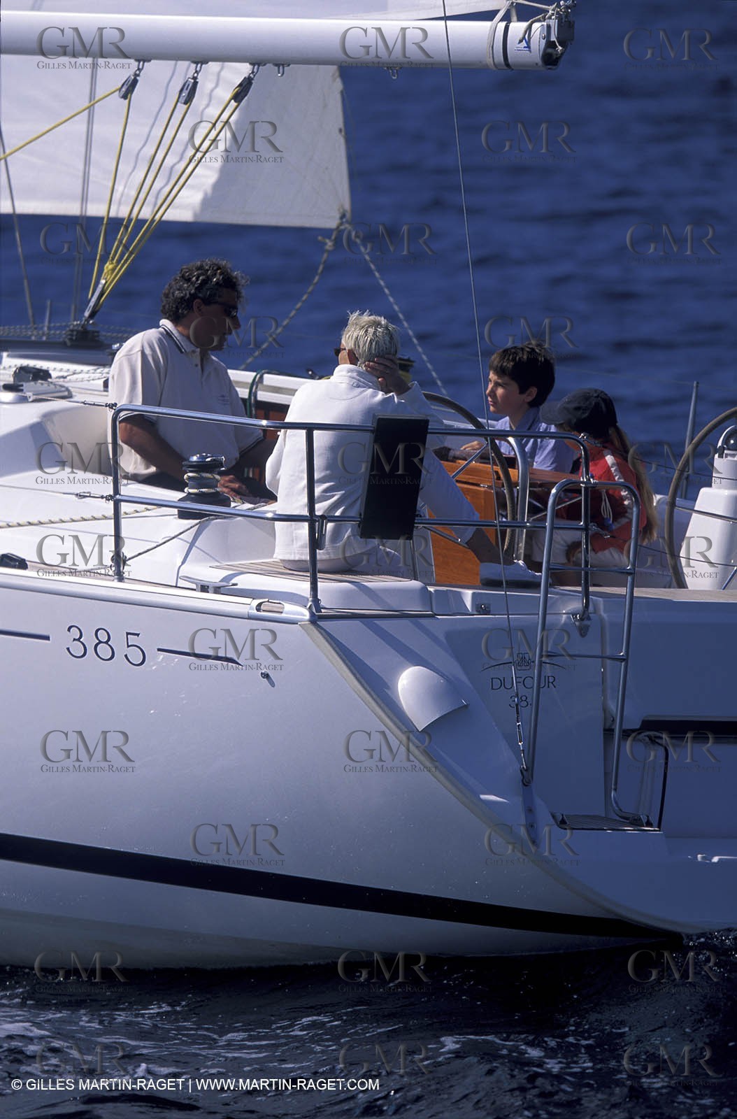 Crusing monohull sailing