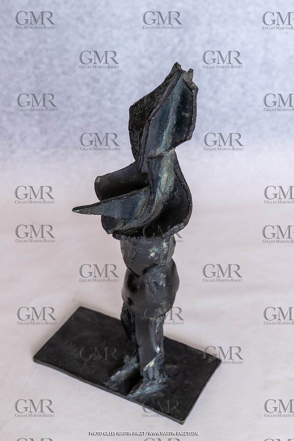 08 01 2023, Marseille (FRA), Oeuvre de Germaine Richier, Guerrier n° 3 1953, Bronze patiné foncé, Epreuve d'exposition, Fondeur : L.Thinot, Paris, 31 x 16 x 11 cm, Collection particulière