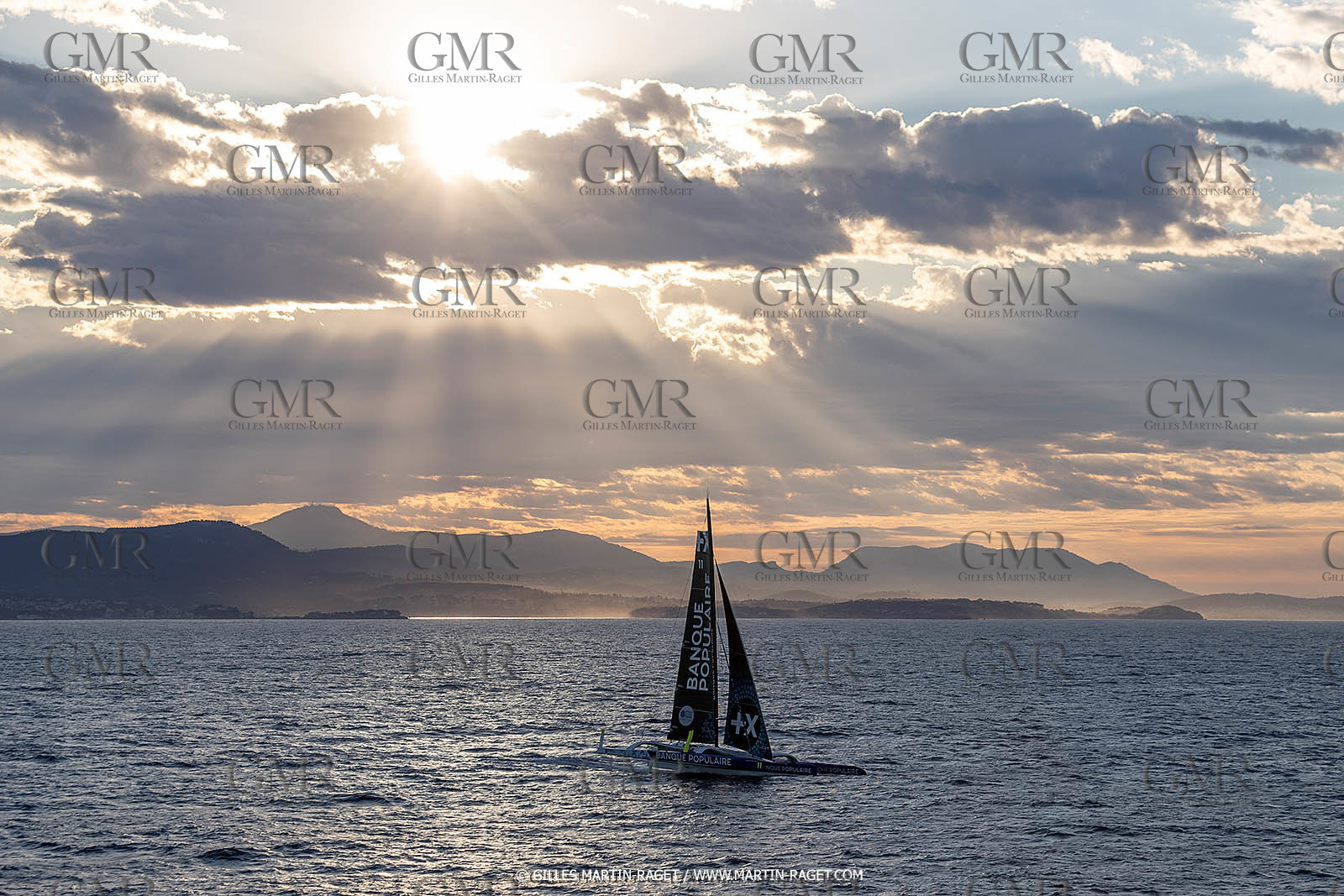 Banque Populaire devant Marseille