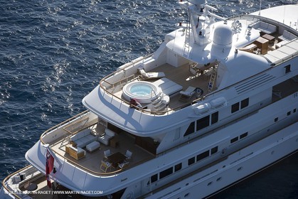 28 07 2007 - St Jean Cap Ferrat - SuperYachts - Motor Yachts - Hampshire