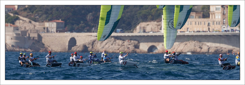 Produit : Tirage photo réalisé par nos soins sur imprimante jet d'encre professionnelle Epson à partir de 8 encres ultrachrome inaltérables (label Digigraphie).Formats au choix :. 20 x 60 cm. 33 x 95 cm- 52 x 150 cmChoix des papiers :. Papier standard brillant 250 gr., filet noir, marge blanche, tirage non signé. Papier haut de gamme satiné 290 gr. filet noir, marge blanche, tirage vérifié et signé par l'auteur.. Autres supports (canvas, acrylique, dibond) sur demandeConditionnement : tube cylindrique renforcé.Options pour l'expédition :. colissimo + dépôt boîte aux lettres (France uniquement). Colissimo avec signature à réception. Transporteur express (2 jours ouvrés) avec signature à réceptionCliquez sur caddie pour sélectionner votre formule et démarrer la procédure de commande en ligne