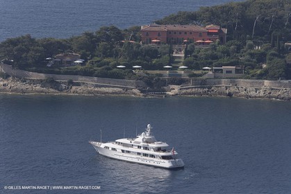28 07 2007 - St Jean Cap Ferrat - SuperYachts - Motor Yachts - Hampshire