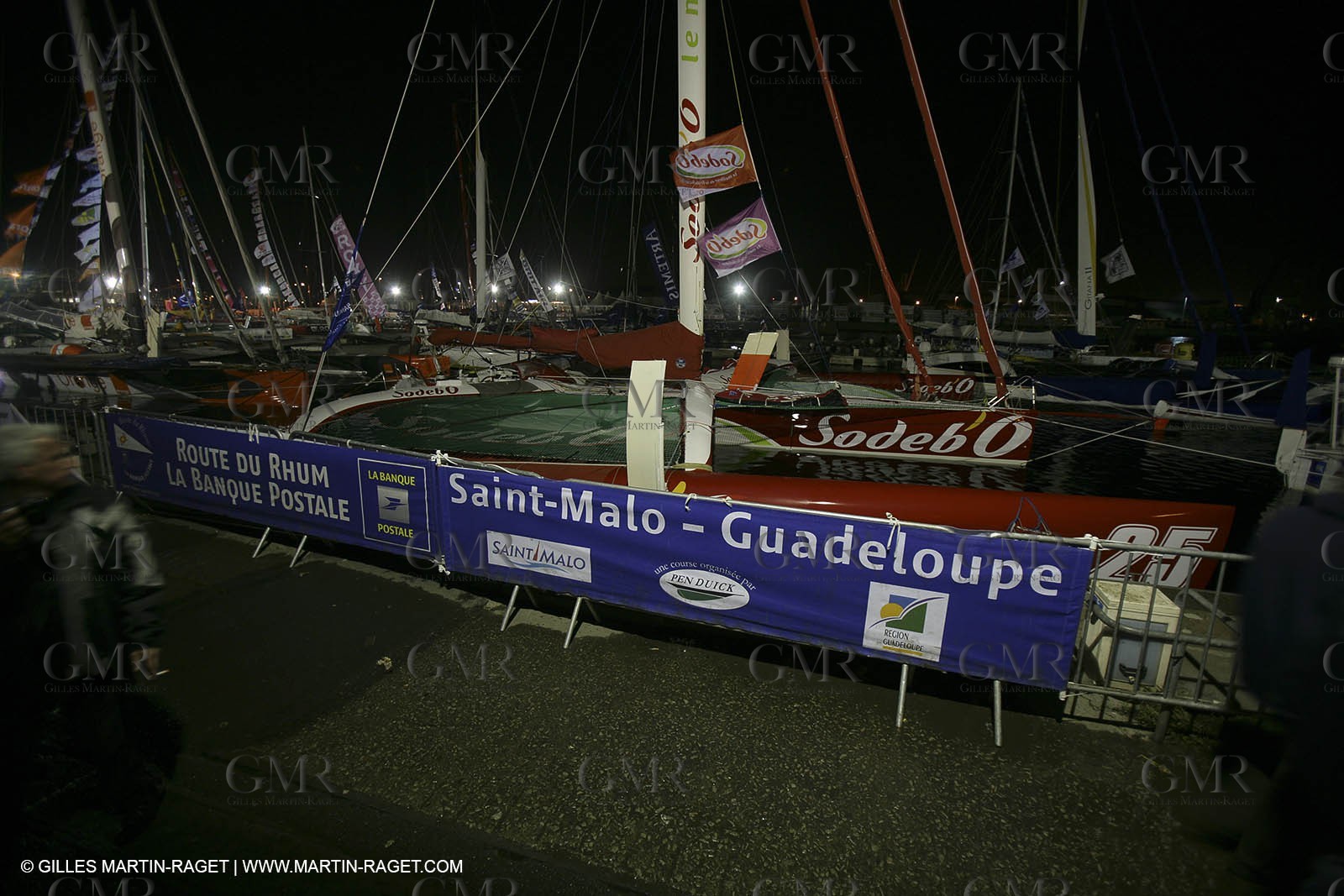 27 10 2006 - Saint Malo (FRA) - Route du Rhum 2006 - Dock ambiances