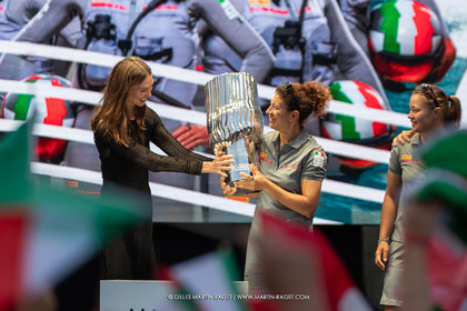 13 10 2024, Barcelona (ESP), Louis Vuitton 37th America's Cup, Final Match, Race Day 2, Puig Women America's Cup Prizegving