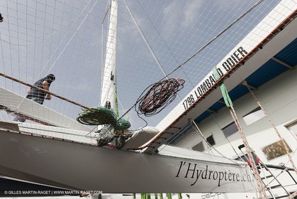 08 10 10 - St Sulpice (SUI) - Hydroptere.ch touches water